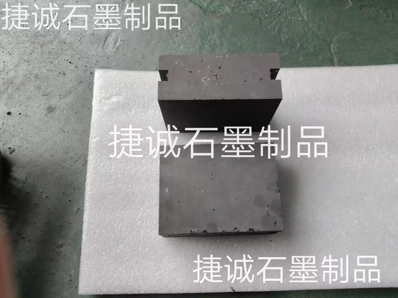 鋁箔軟連接石墨電極，耐用銅箔軟連接石墨電極，銅箔覆鎳焊接石墨塊，軟連接石墨塊，新能源電池連接片焊接模具，銅軟連接焊機石墨電極塊